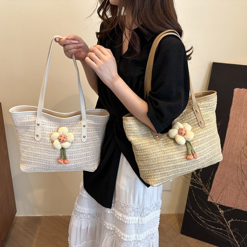 カゴバッグ 花モチーフ付き編み目トートバッグ