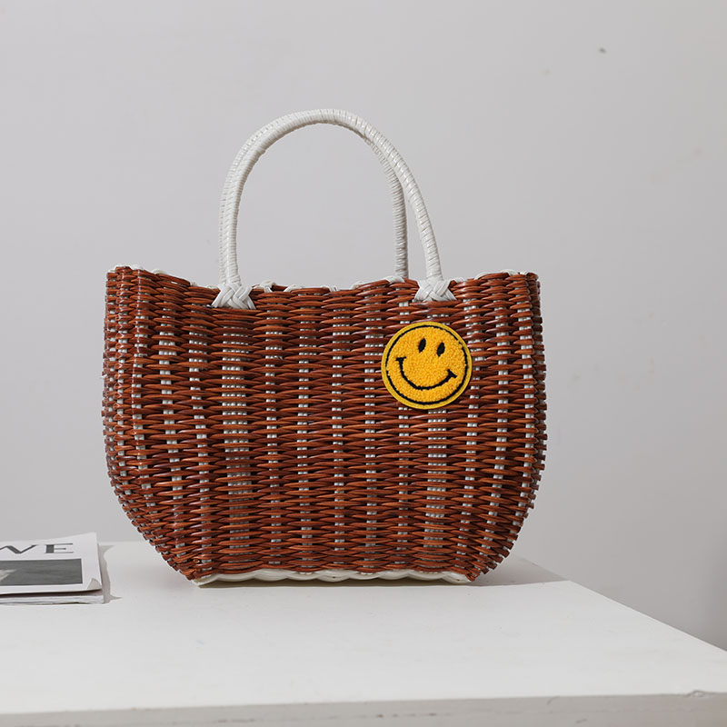 カゴバッグ 笑顔刺繍ワンポイント編み込みカゴバッグ