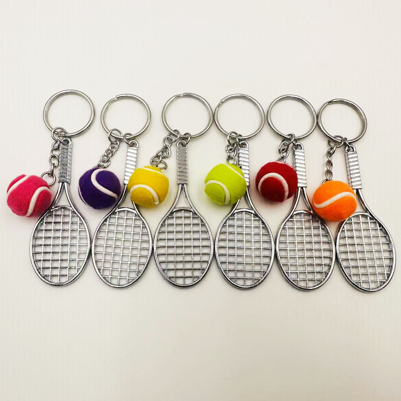 キーリング 硬式庭球ラケットとボール付きキーチェーン
