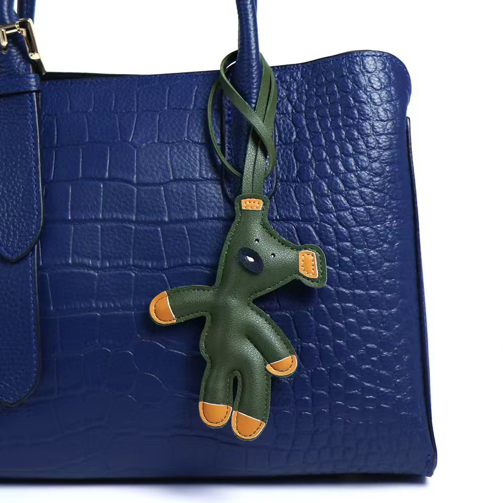 キーリング 可愛い子鹿モチーフ本革キーチェーン