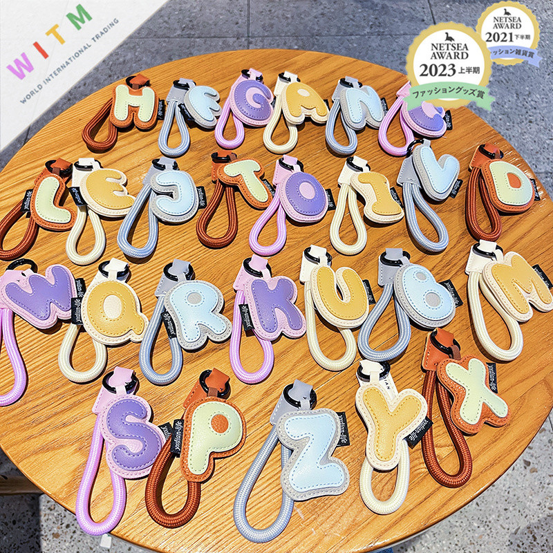 文字デザイン レザー調 キーリング バッグチャーム