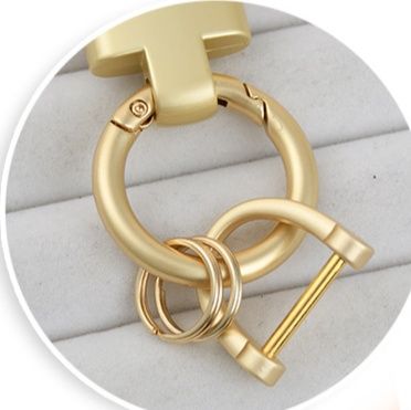 キーリング 上質レザーストラップ付き多重リング鍵ホルダー