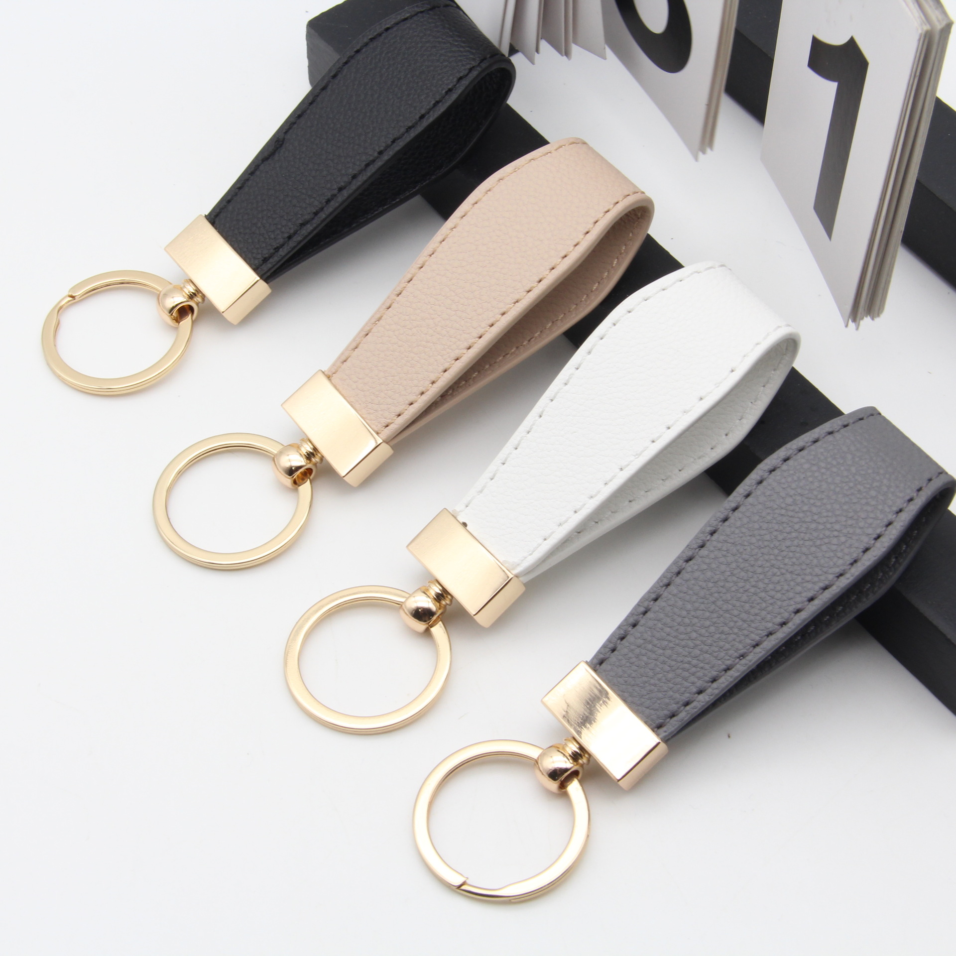 本革ループ型レザーキーリング 金具付き