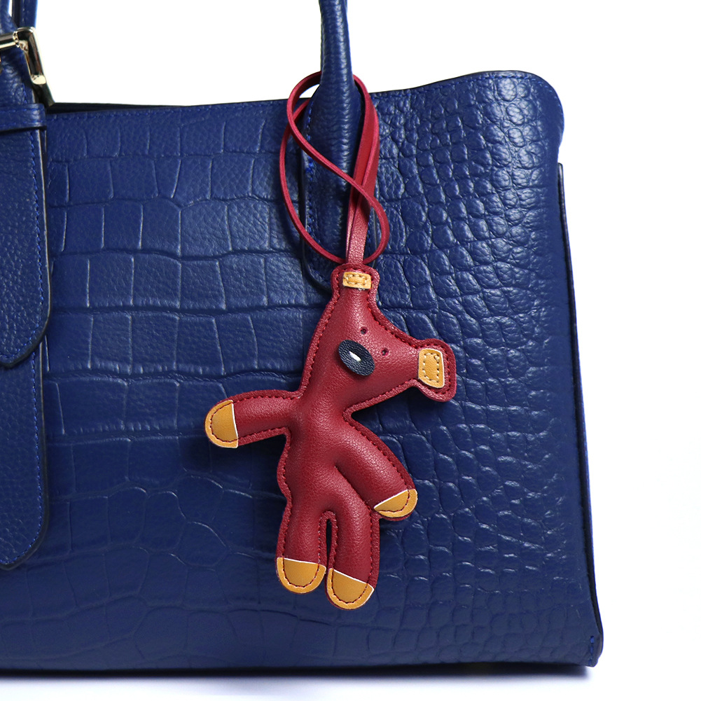 キーリング 可愛い子鹿モチーフ本革キーチェーン