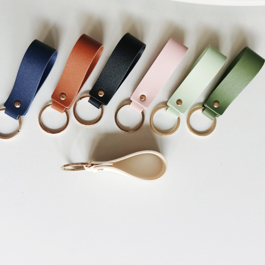 革製キーホルダー 男女兼用 定番シンプル キーリング 鍵 車用