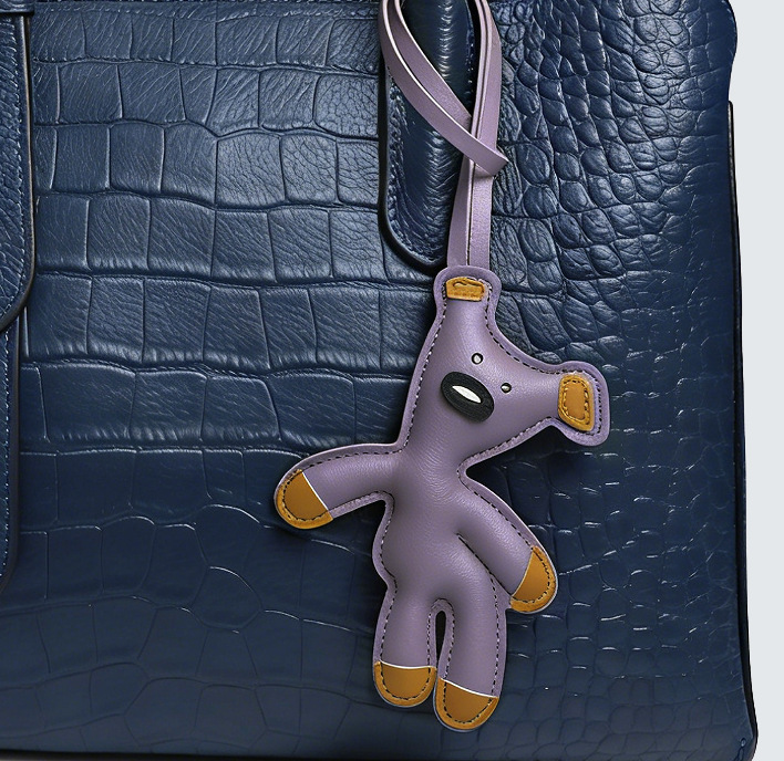 キーリング 可愛い子鹿モチーフ本革キーチェーン