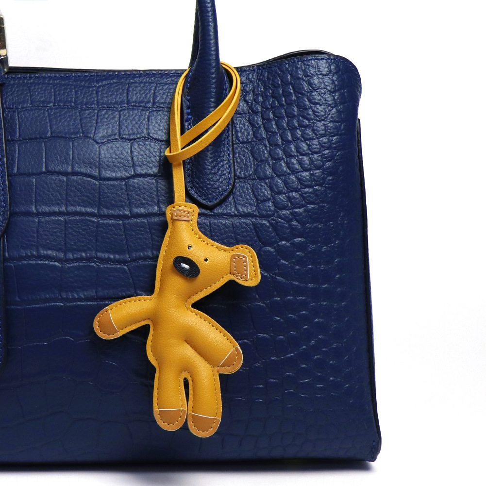 キーリング 可愛い子鹿モチーフ本革キーチェーン