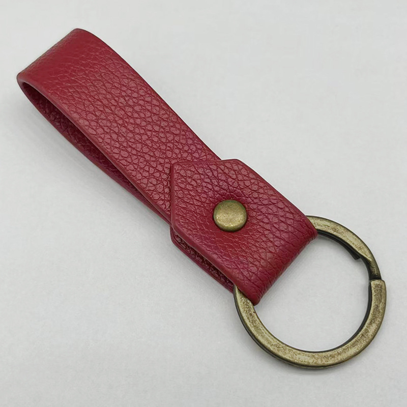 キーリングシンプル本革型押し加工ストラップ式キーリング