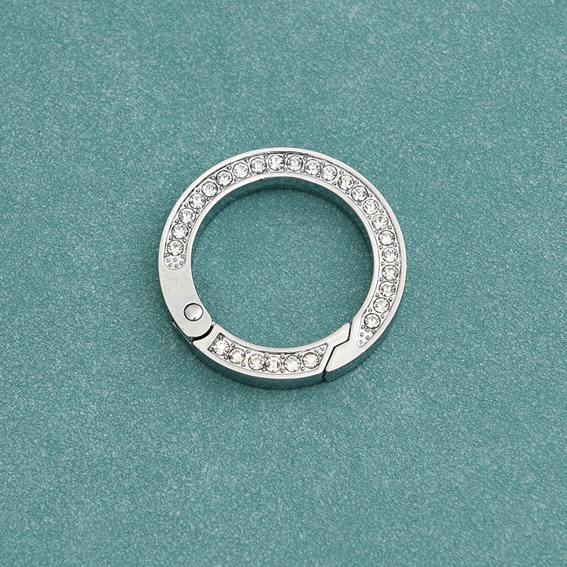 キーリング 煌めく宝石付き回転式金属キーチェーン