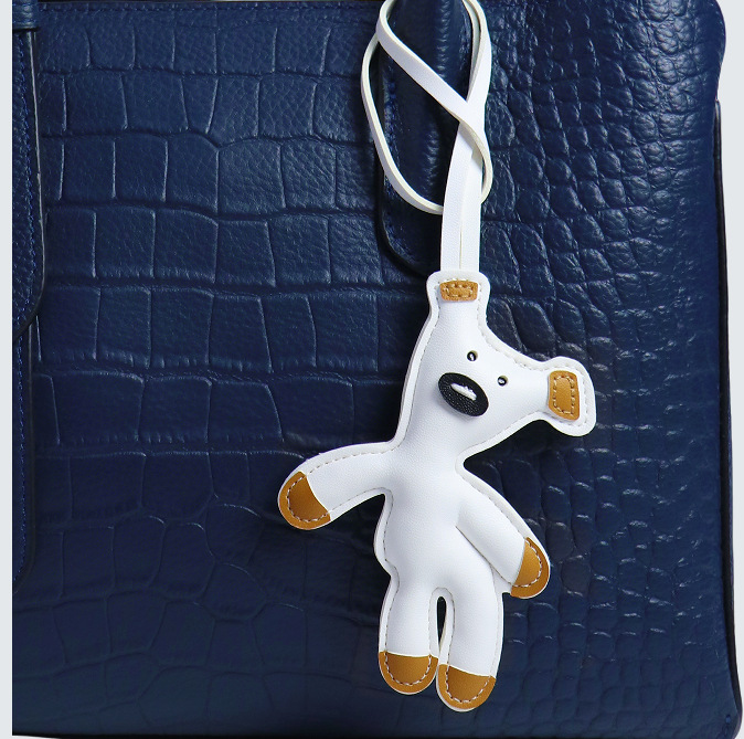 キーリング 可愛い子鹿モチーフ本革キーチェーン