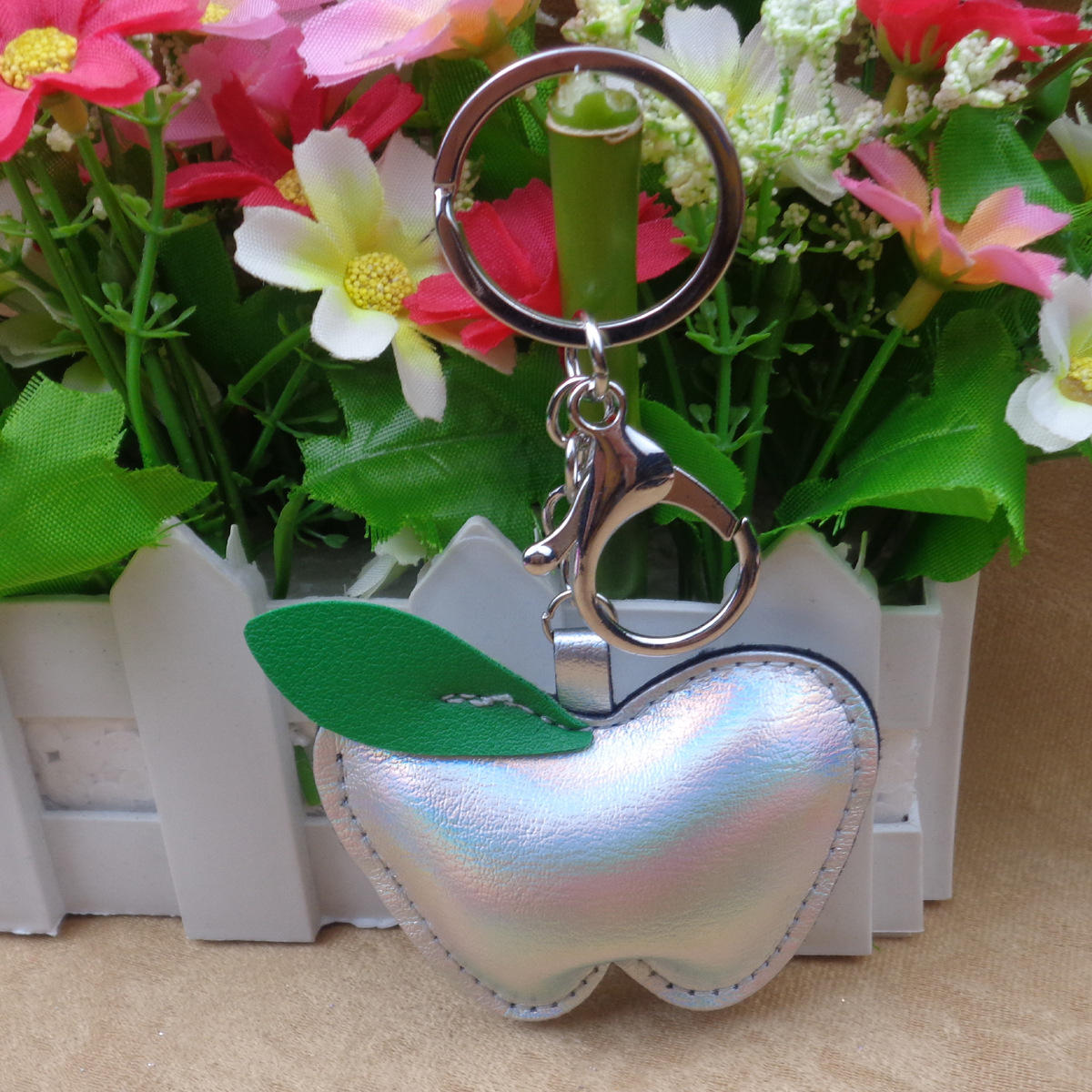 キーリング りんご型レザーキーチェーン