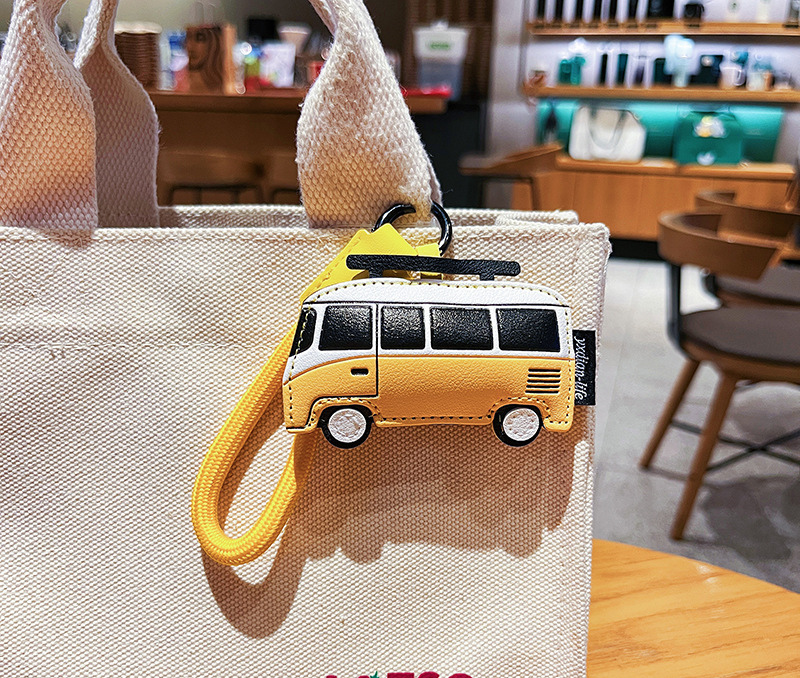 可愛い車型レザーバッグチャーム キーリング