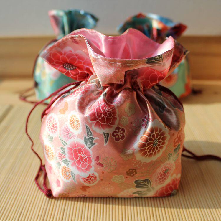着物バッグ 古典花柄巾着型和装クラッチバッグ