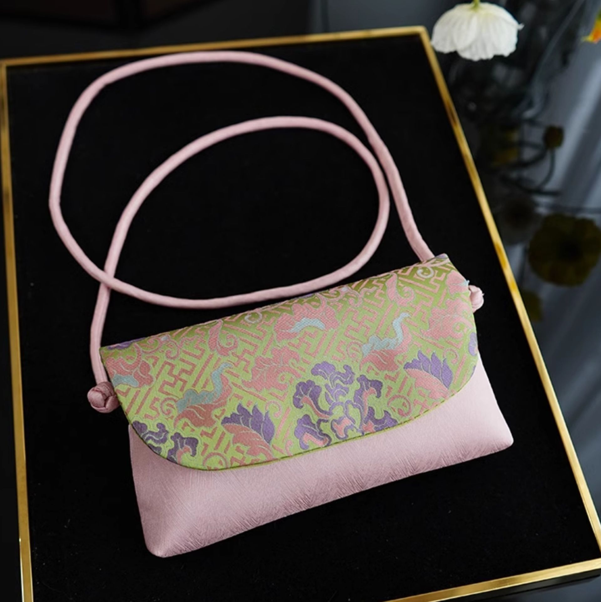 着物バッグ 和柄唐草文様の上品な着物ショルダーバッグ