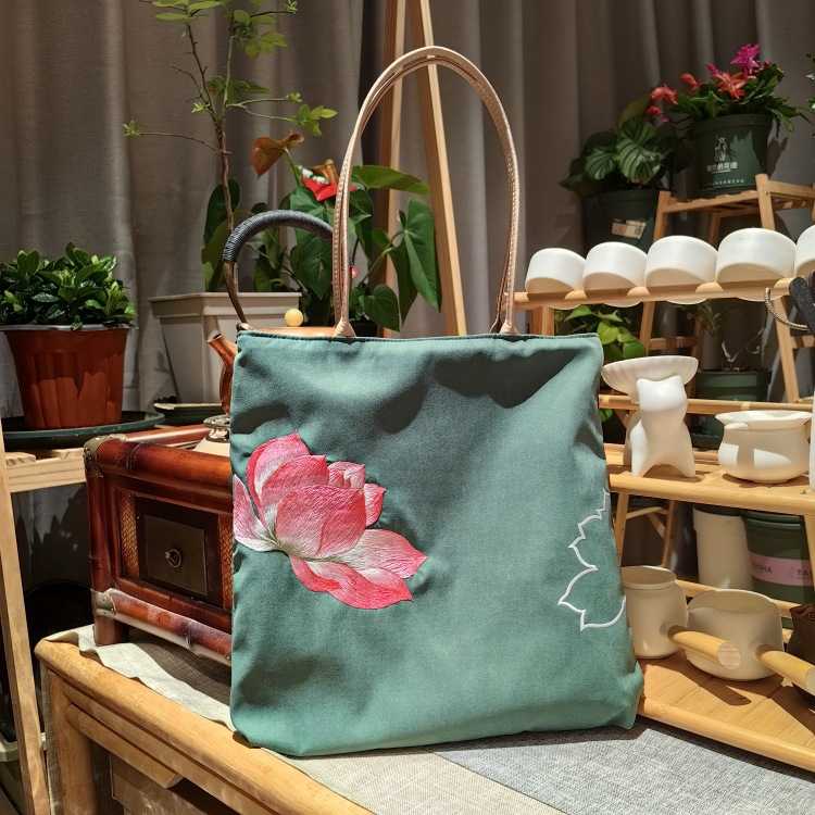 和装バッグ A4サイズで荷物の心配なし！大切な日を安心して過ごせる着物バッグ5選