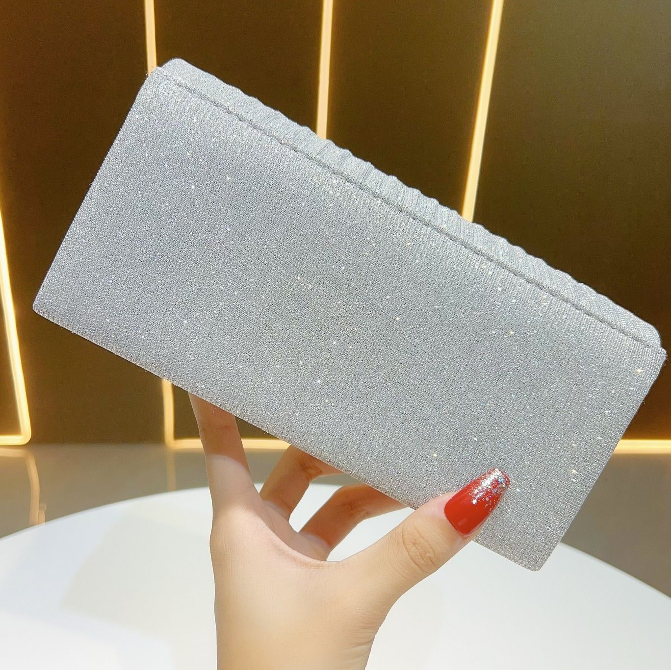 着物バッグ 煌めく波紋仕立ての上品な着物生地クラッチ