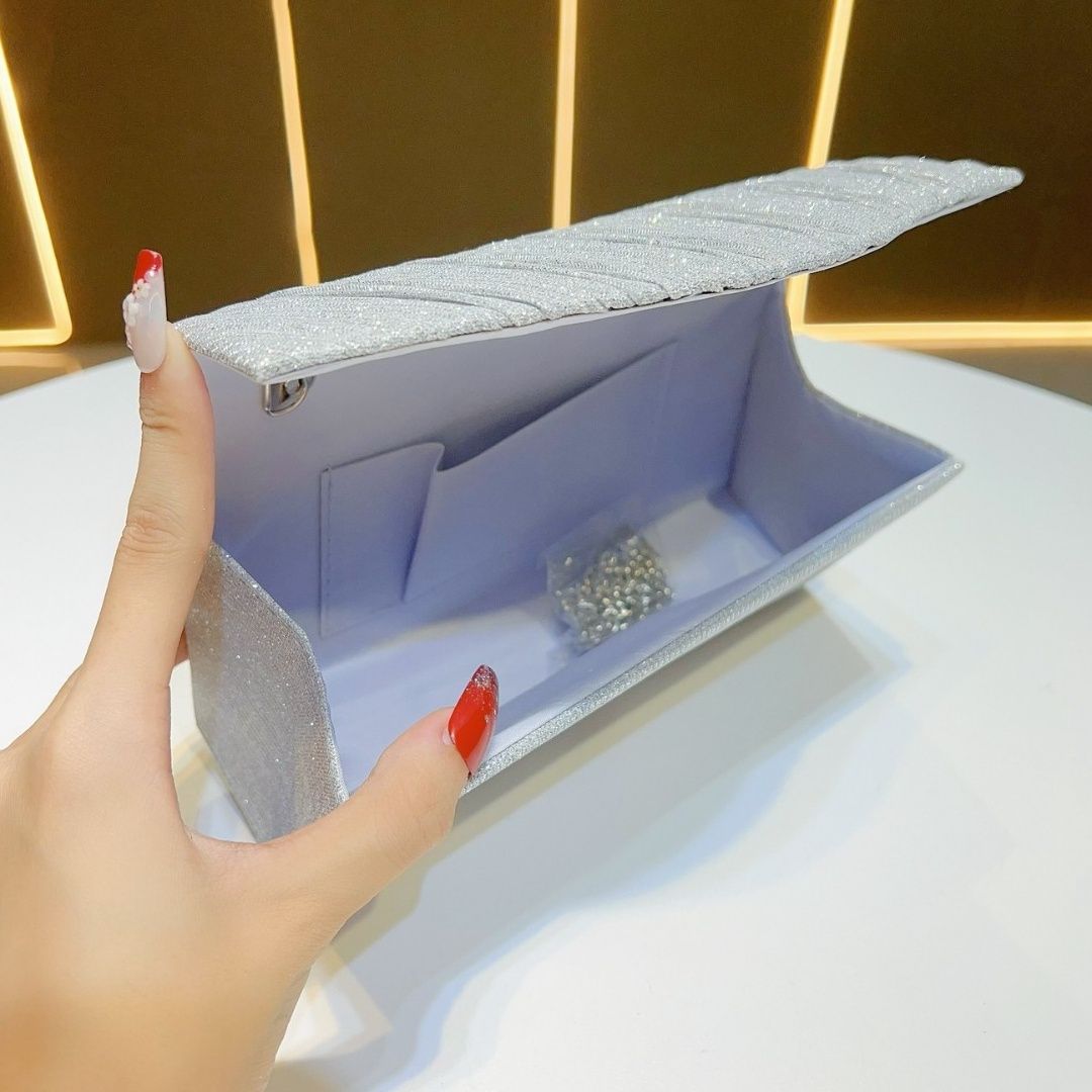 着物バッグ 煌めく波紋仕立ての上品な着物生地クラッチ