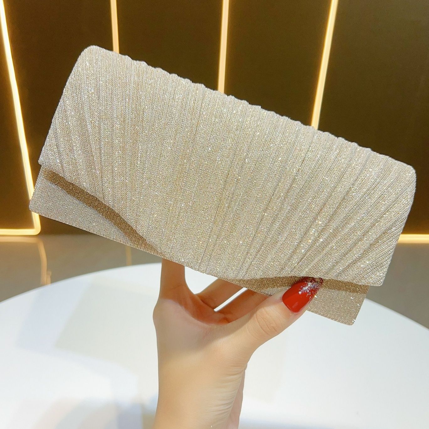 着物バッグ 煌めく波紋仕立ての上品な着物生地クラッチ