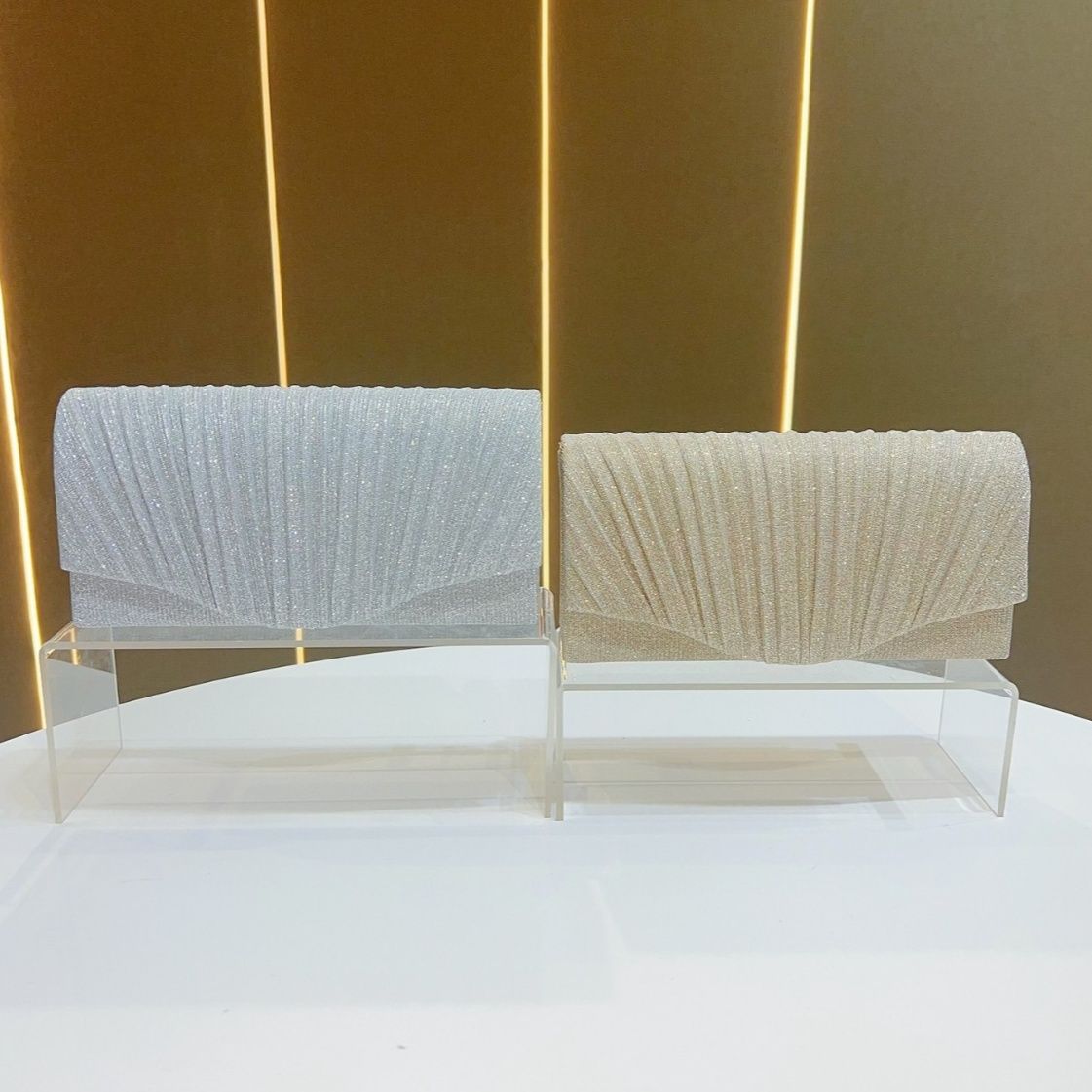 着物バッグ 煌めく波紋仕立ての上品な着物生地クラッチ