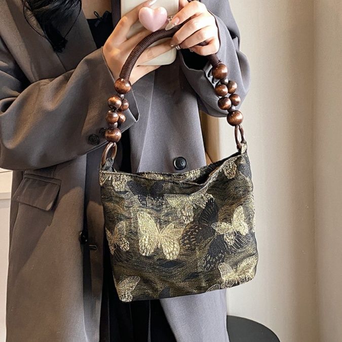 着物バッグ 蝶々刺繍木玉持ち手和風小袋