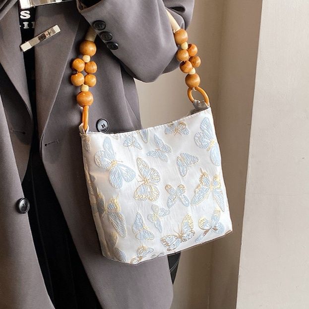 着物バッグ 蝶々刺繍木玉持ち手和風小袋