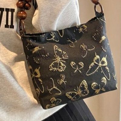 着物バッグ 蝶々刺繍木玉持ち手和風小袋