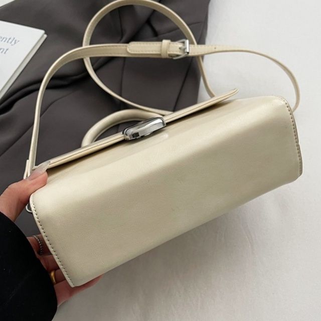 着物バッグ エナメル調艶やか金具留めハンドショルダーバッグ