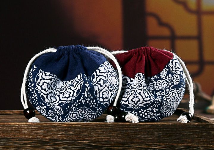 着物バッグ 唐草紋様巾着型クラッチバッグ