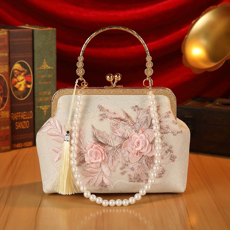 着物バッグ 立体花刺繍とタッセル付きがま口ショルダーバッグ