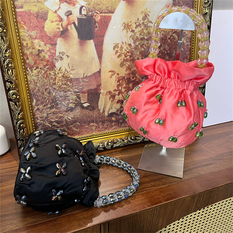 着物バッグ 手作りビーズサテン巾着型ハンドバッグ