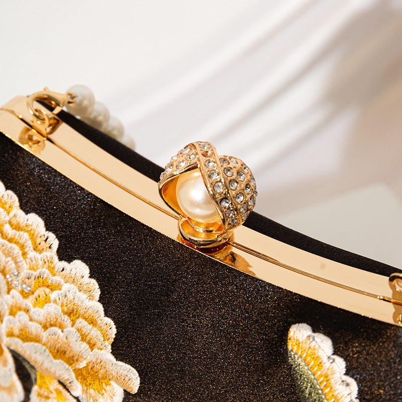 着物バッグ 牡丹と蝶の刺繍がま口ショルダーバッグ