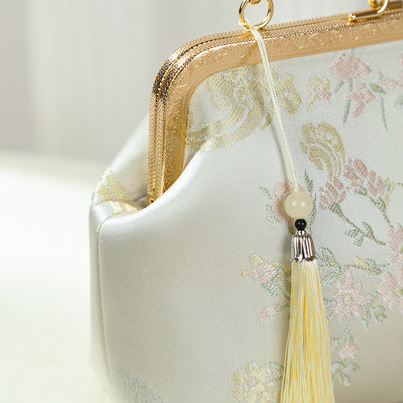 着物バッグ 雅な花刺繍がま口ショルダーバッグ