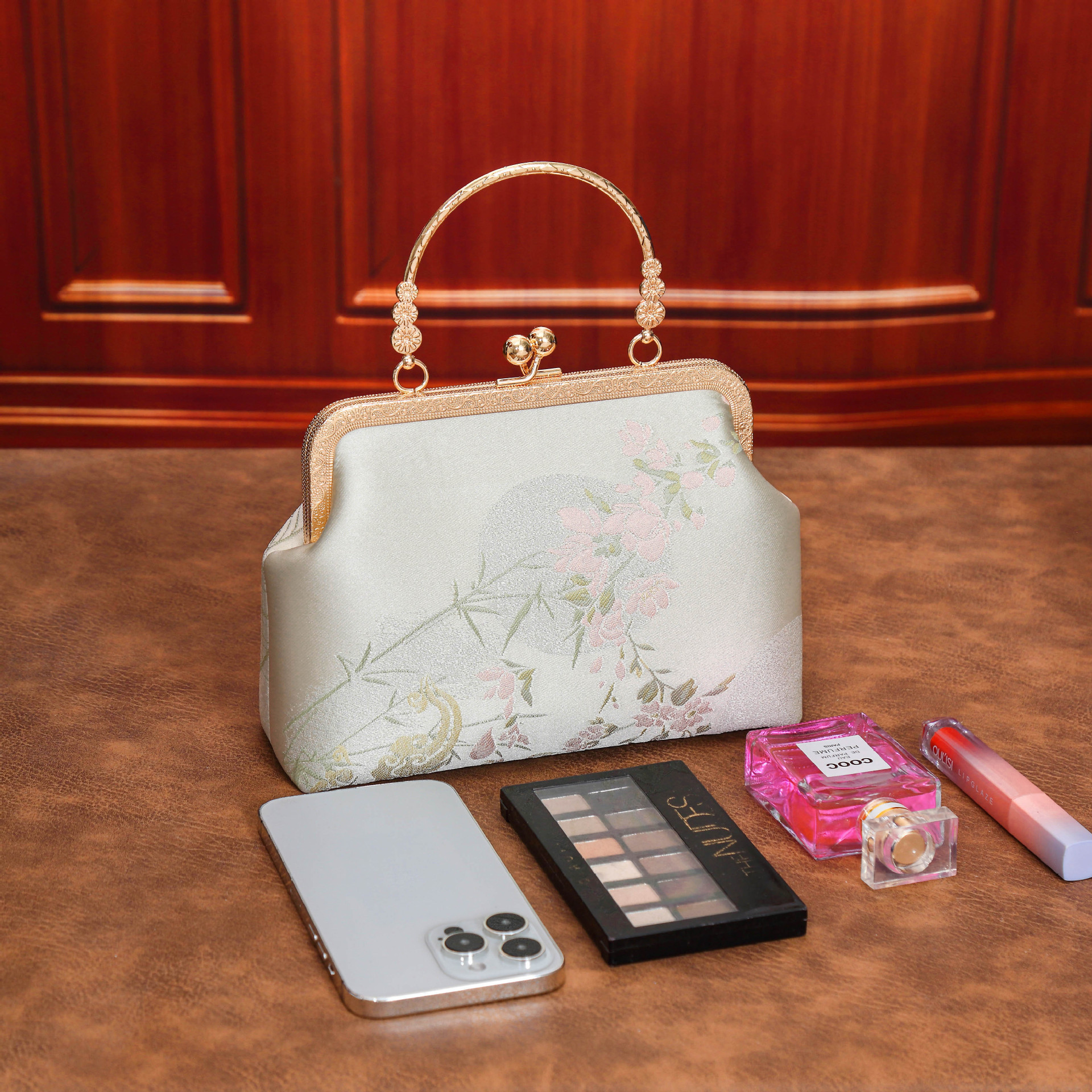 着物バッグ 花鳥刺繍がま口ショルダーバッグ真珠飾り付