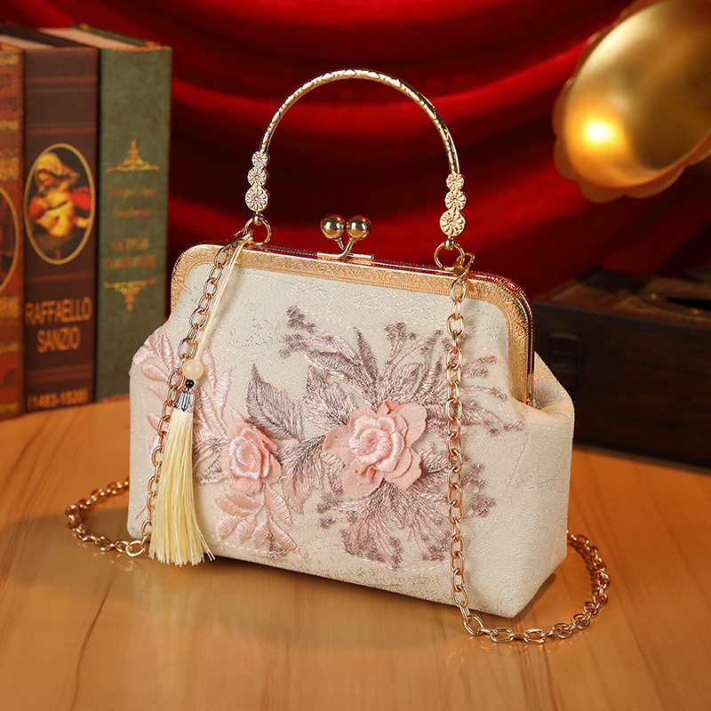 着物バッグ 立体花刺繍とタッセル付きがま口ショルダーバッグ