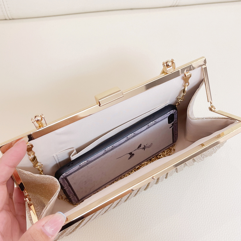 着物バッグ 金属製持ち手付きプリーツ素材がま口ショルダーバッグ