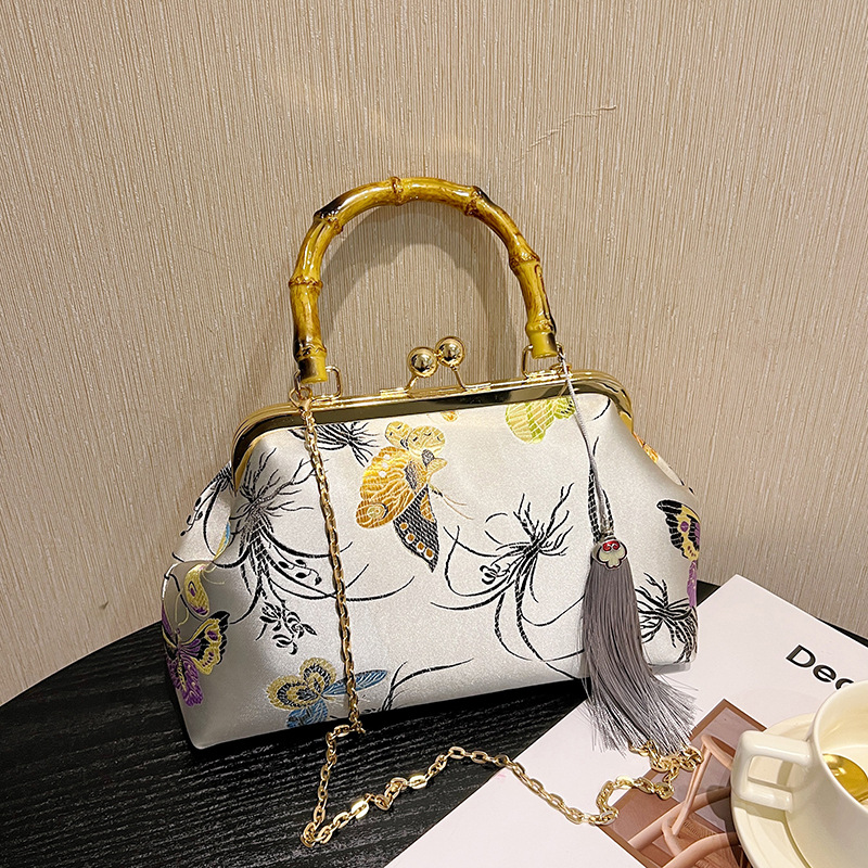 着物バッグ 蝶々刺繍がま口竹手ショルダーバッグ