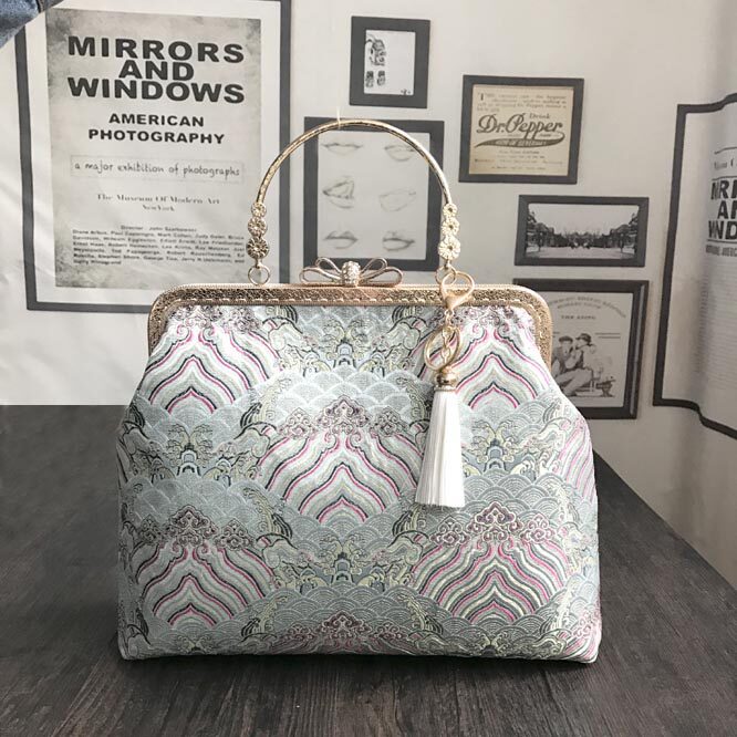 着物バッグ 波模様古典柄がま口バッグ