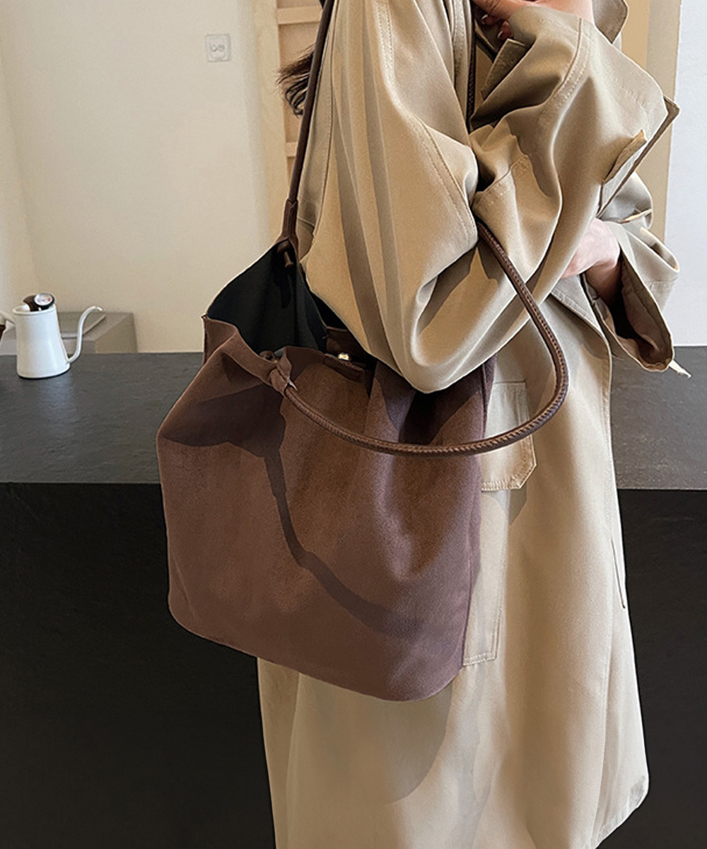 https://fulmo-img-server.com/kireime-closet/a7850f96-1090-43a2-b224-4e0c133e2071.jpg