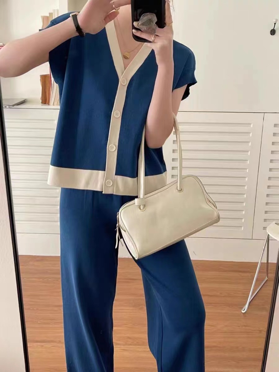 https://fulmo-img-server.com/kireime-closet/f8664d2e-dd90-44cf-be28-0daab39a9de0.jpg