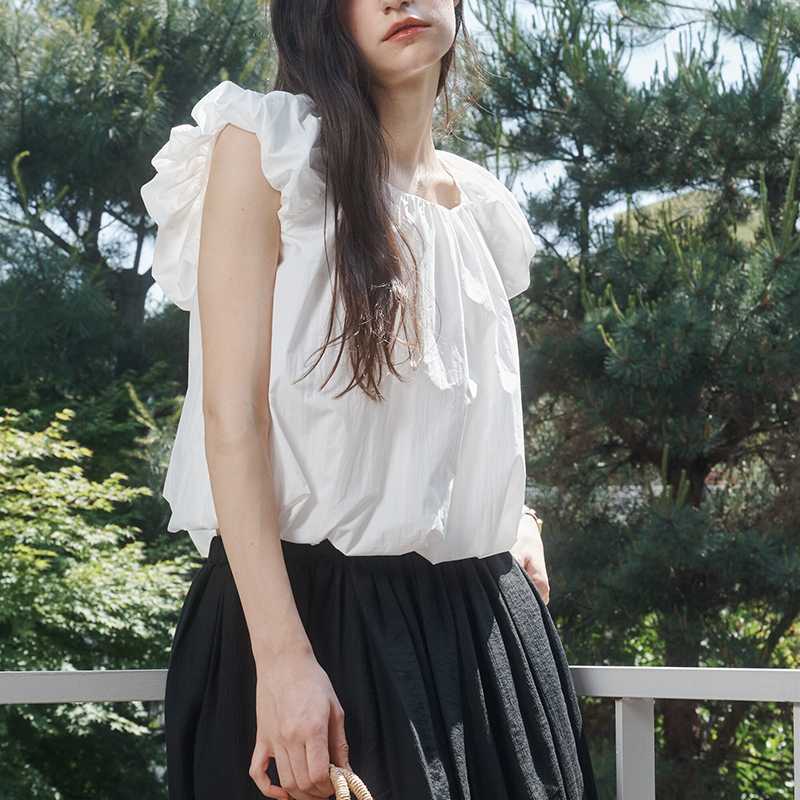 カジュアルでも上品に決まる！ロゴtシャツきれいめで魅力を引き立てるスタイル5選