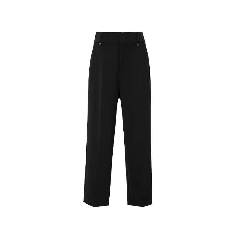キレイめファッション  すっきりシルエットのテーパードパンツ