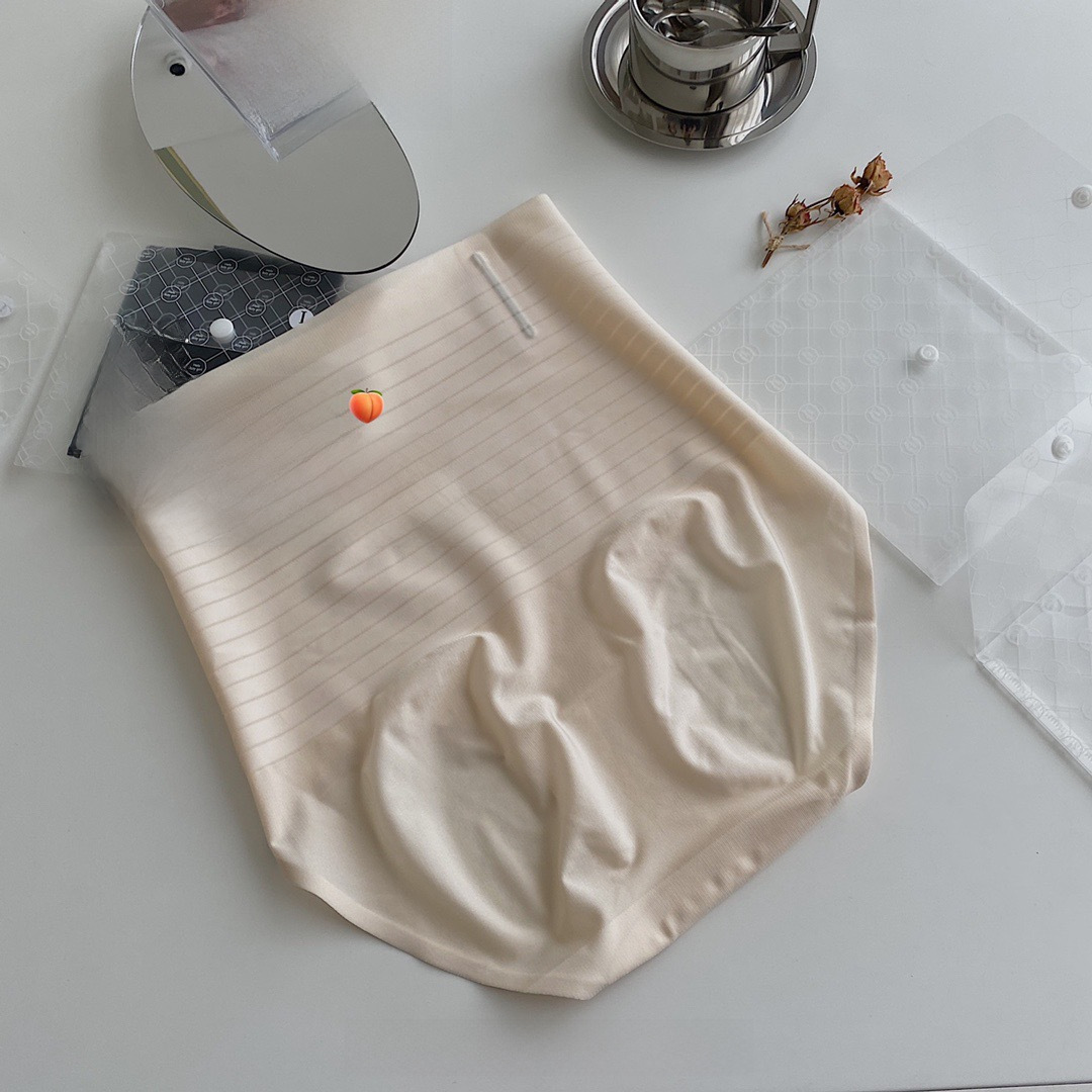 https://fulmo-img-server.com/kiremie-underwear/a0b77d59-d2c5-4870-8c0a-221127c1cbd6.jpg