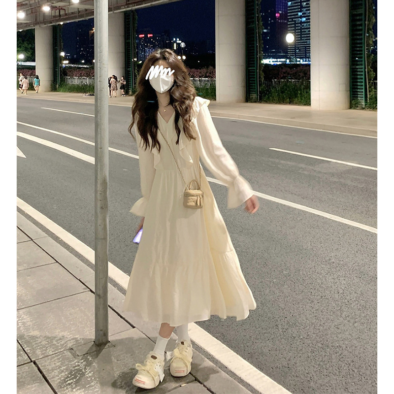 着痩せコーデ フリル襟ティアードロングワンピース