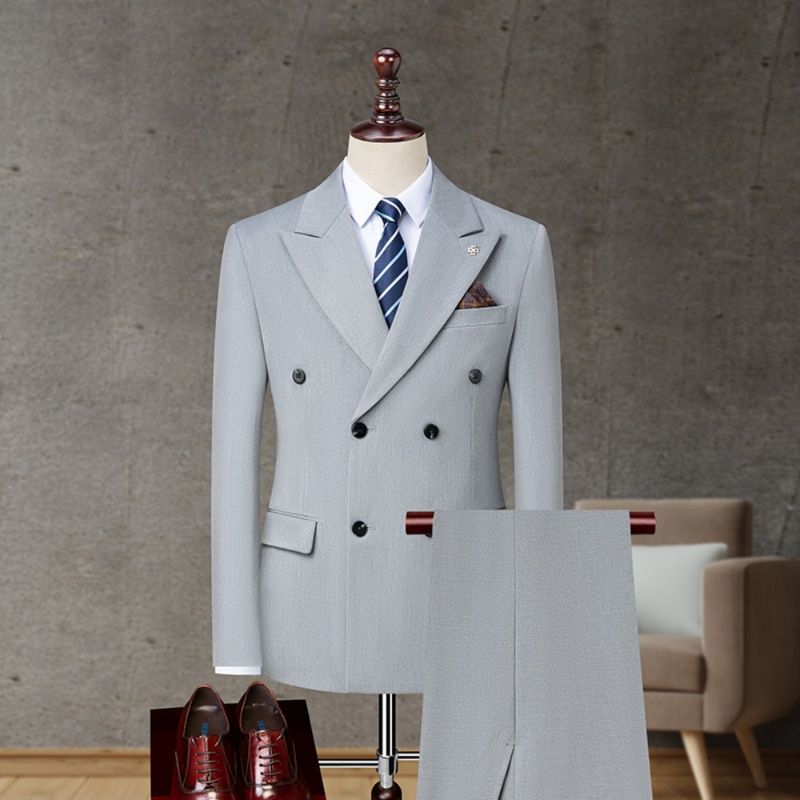 フォーマルスーツ ダブルブレスト仕立てのピークドラペル紳士用ジャケット