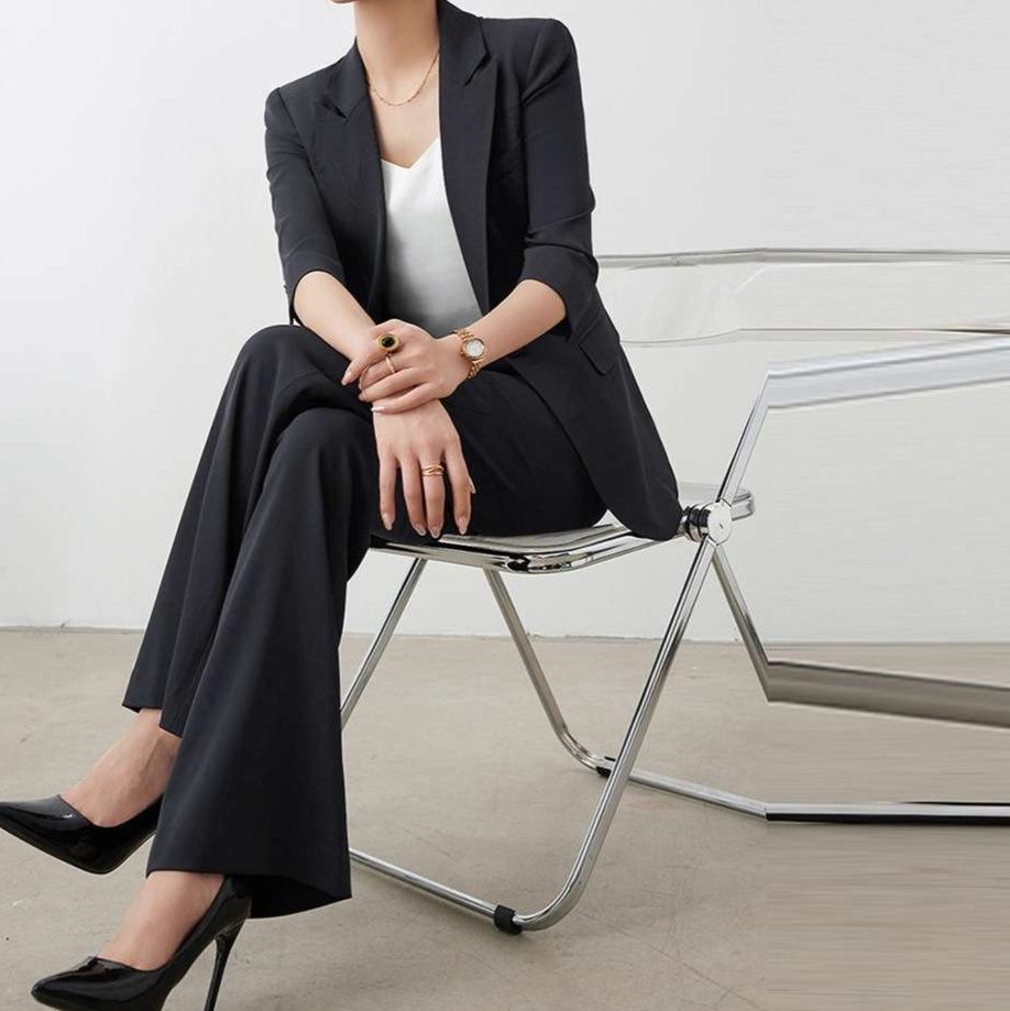 フォーマルスーツ エレガントな女性用スリムフィットスーツ