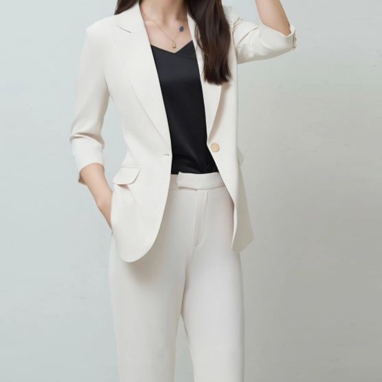 フォーマルスーツ エレガントな女性用スリムフィットスーツ