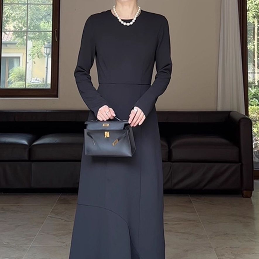 フォーマルスーツ 丸襟長袖切替裾フレアロング丈ワンピース喪服