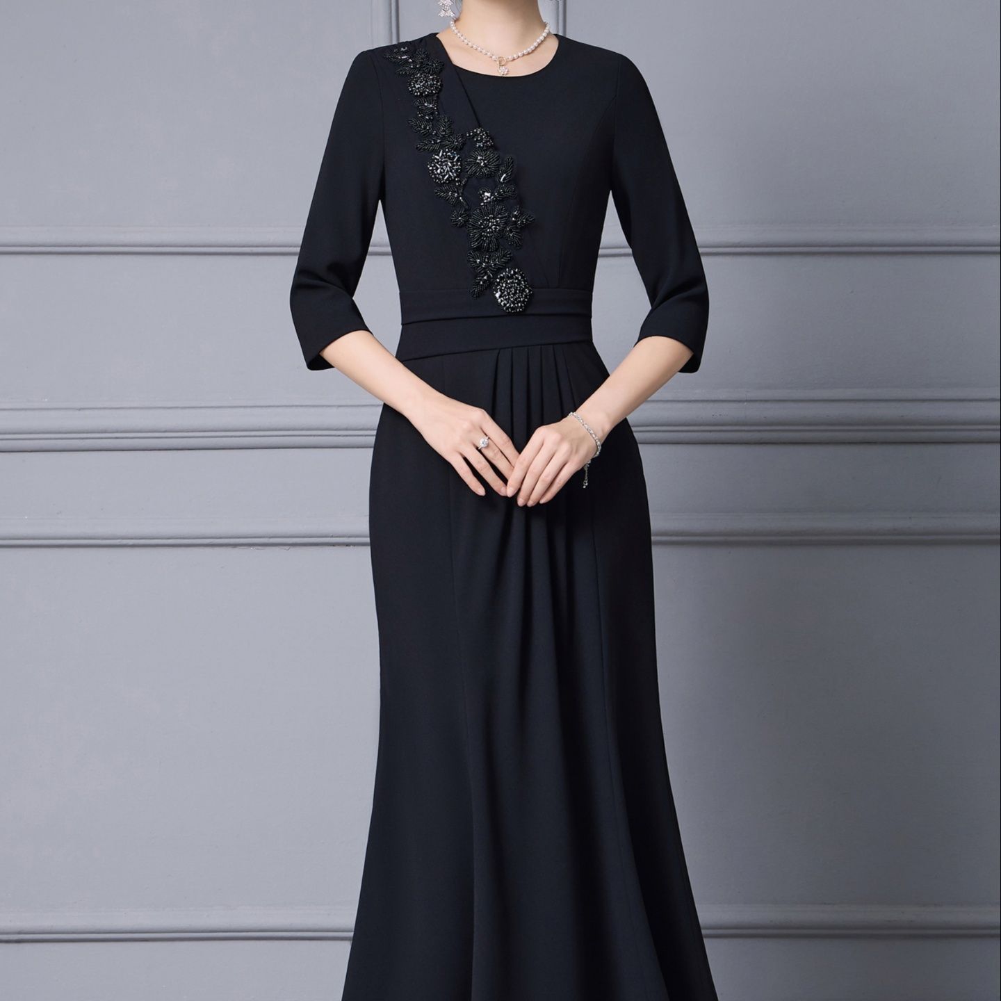 フォーマルスーツ 花刺繍ビーズ装飾七分袖ロング丈礼服