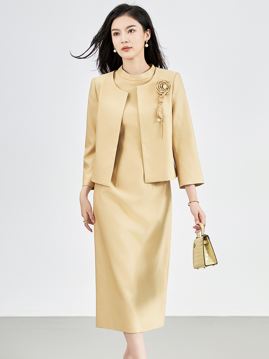 フォーマルレディススーツ 花飾り付きノーカラージャケットセットアップスーツ