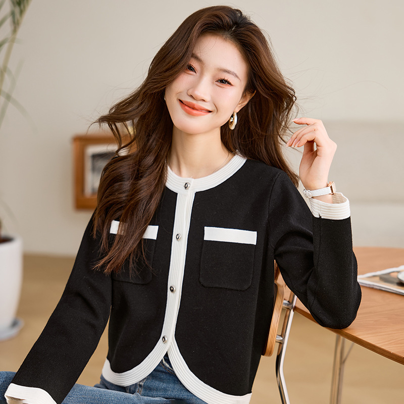 フォーマルスーツ 配色パイピングノーカラージャケット